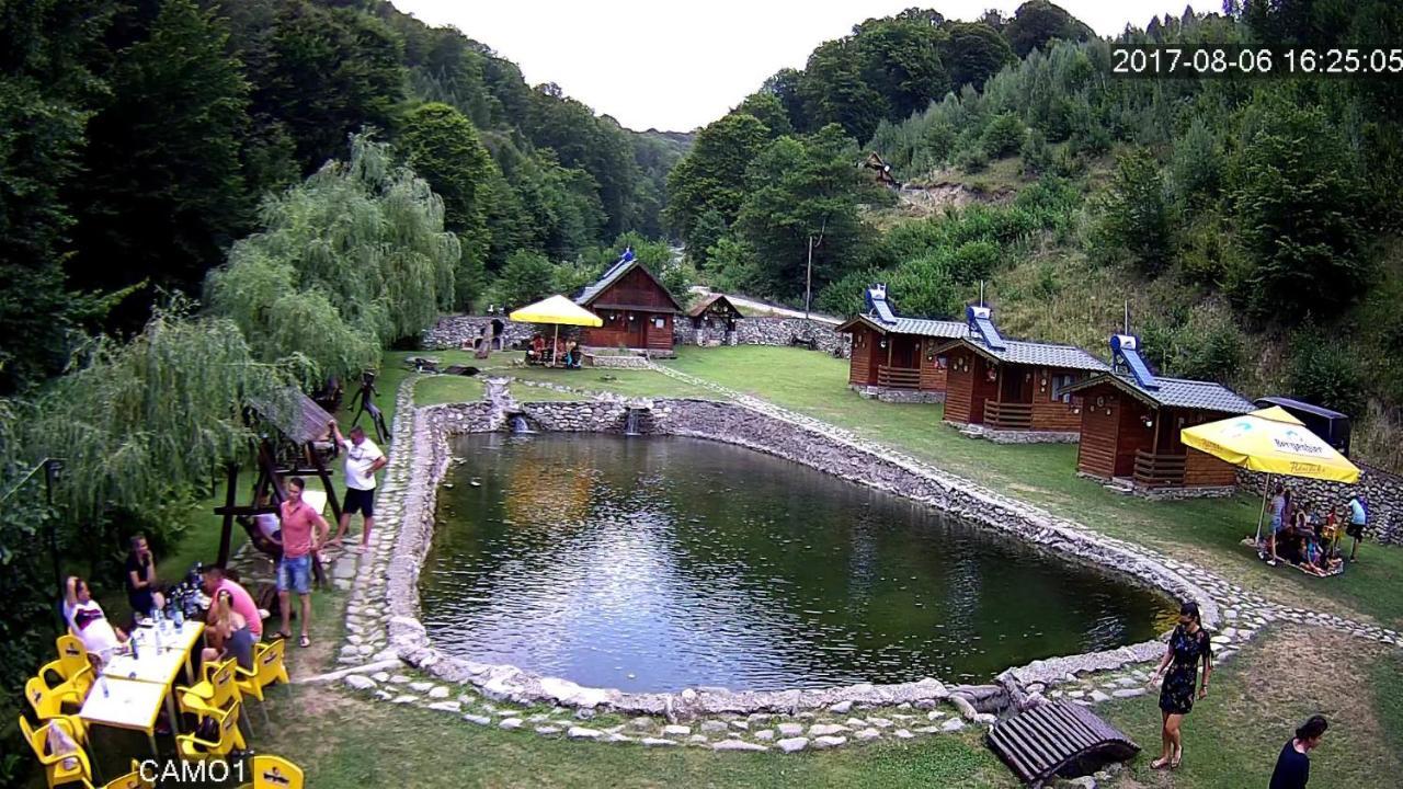 Pastravaria Romani Hotel Horezu Buitenkant foto